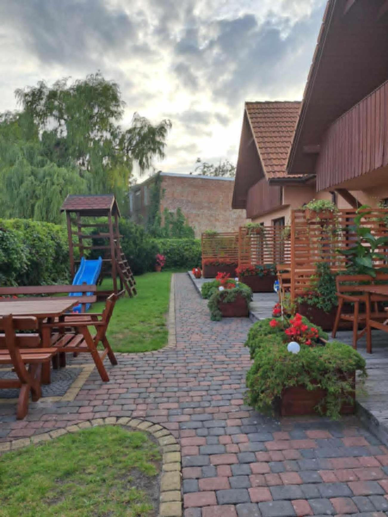 Hotel Rest à Dziwnów Extérieur photo